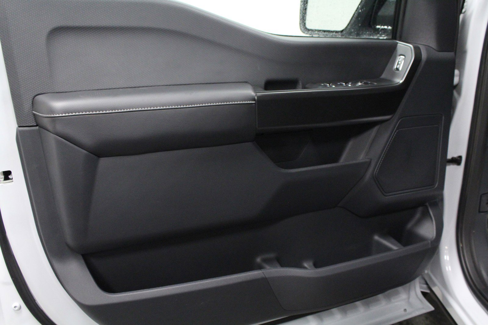 2025 Ford F-150 STX - Photo 11