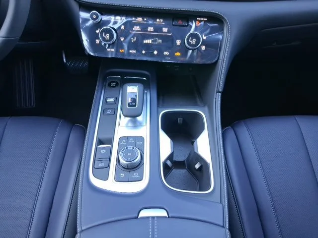 New 2026 2T RAD WHT INFINITI Sport AWD image 15