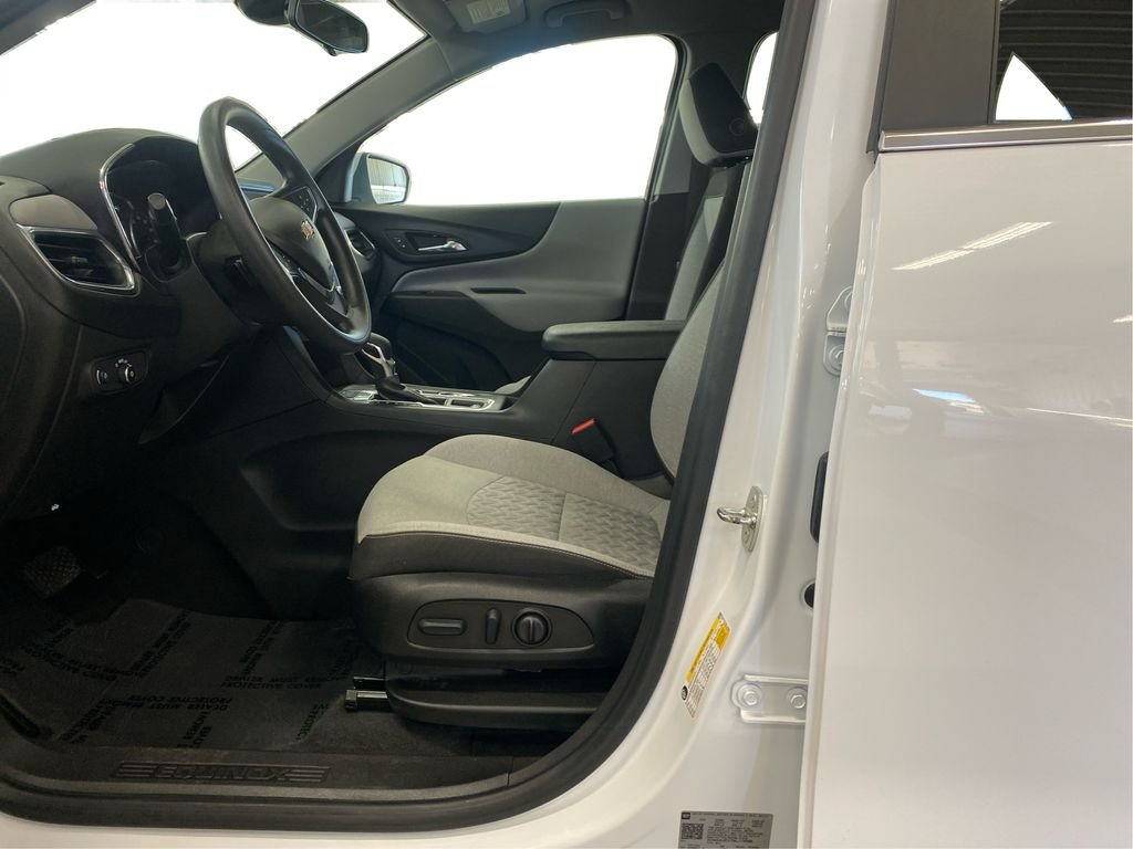 Used 2022 White Chevrolet LT image 7