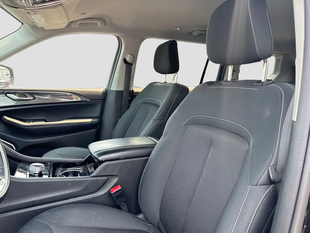 Used 2022 Black Jeep Laredo image 11