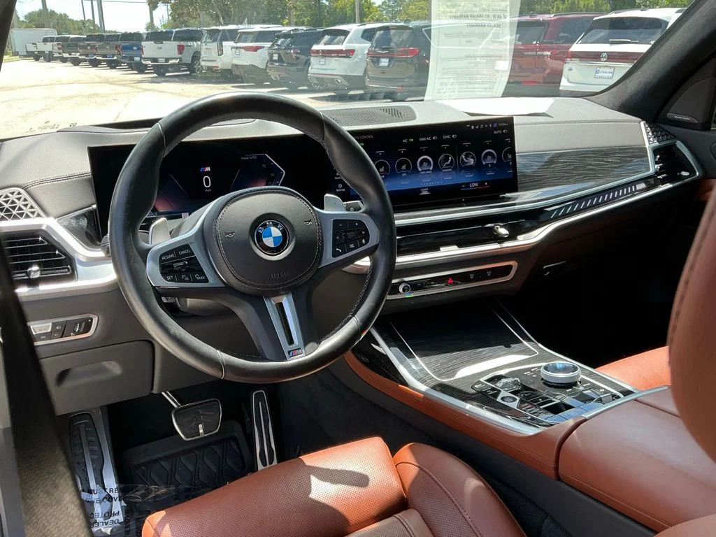 Used 2023 White BMW M60i image 34
