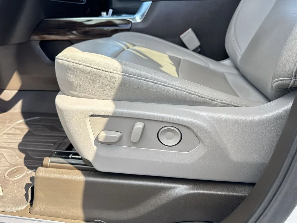 Used 2025 White GMC SLT image 12