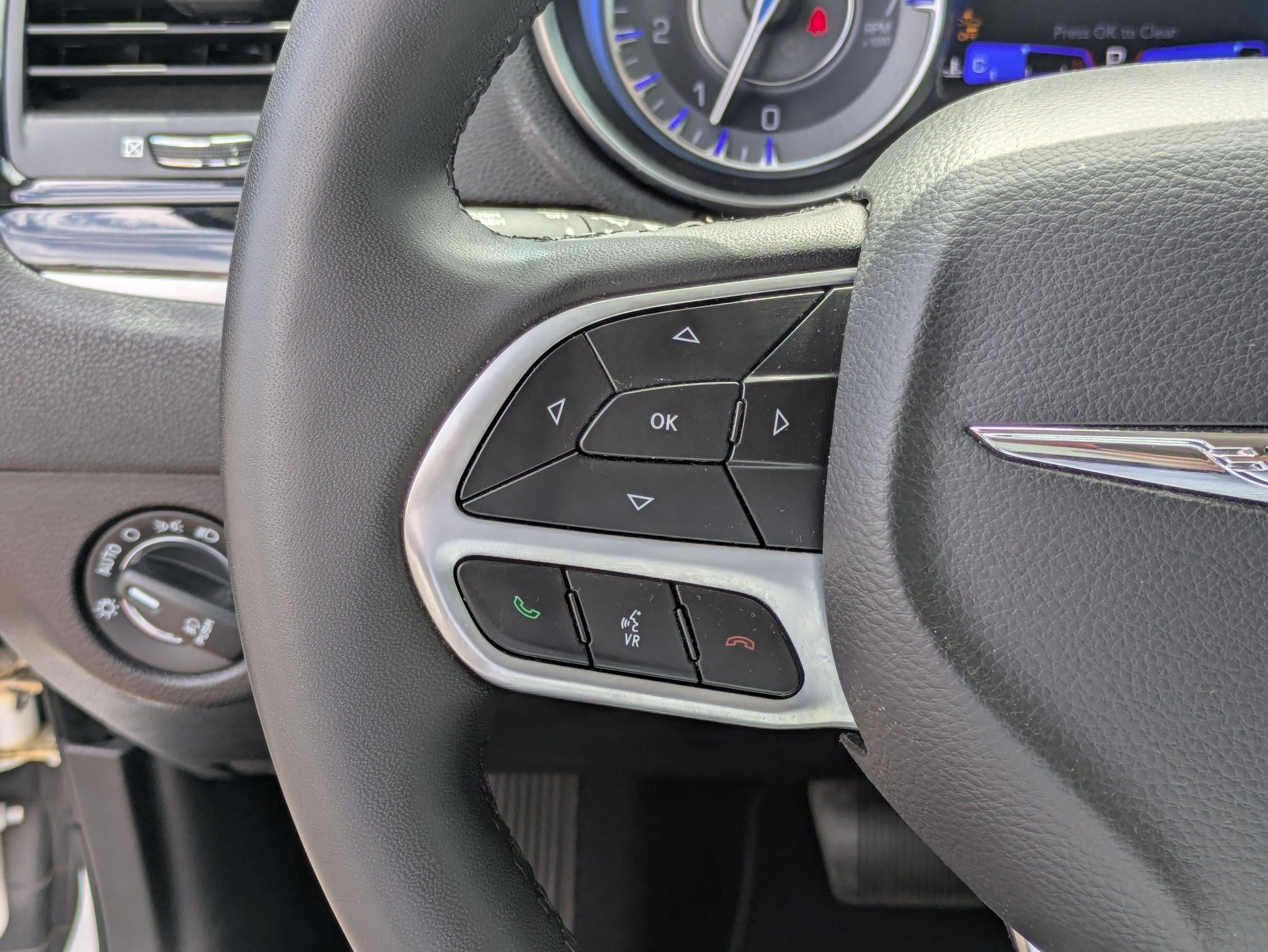 Used 2023 Bright White Clearcoat Chrysler Touring L image 18