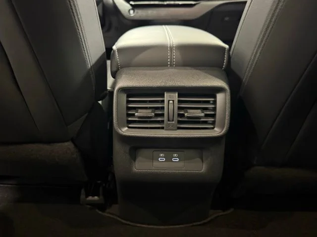 New 2025 Everest White TriCoat Nissan SL image 17