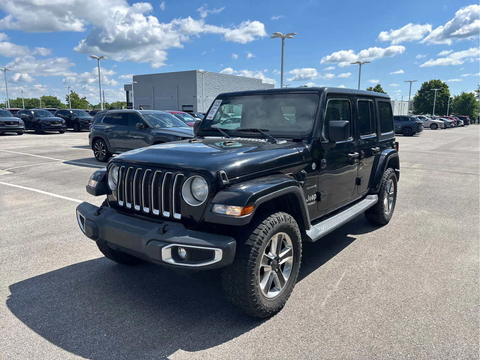 Used 2019 Jeep Wrangler Unlimited Sahara with VIN 1C4HJXEN4KW586120 for sale in Kansas City