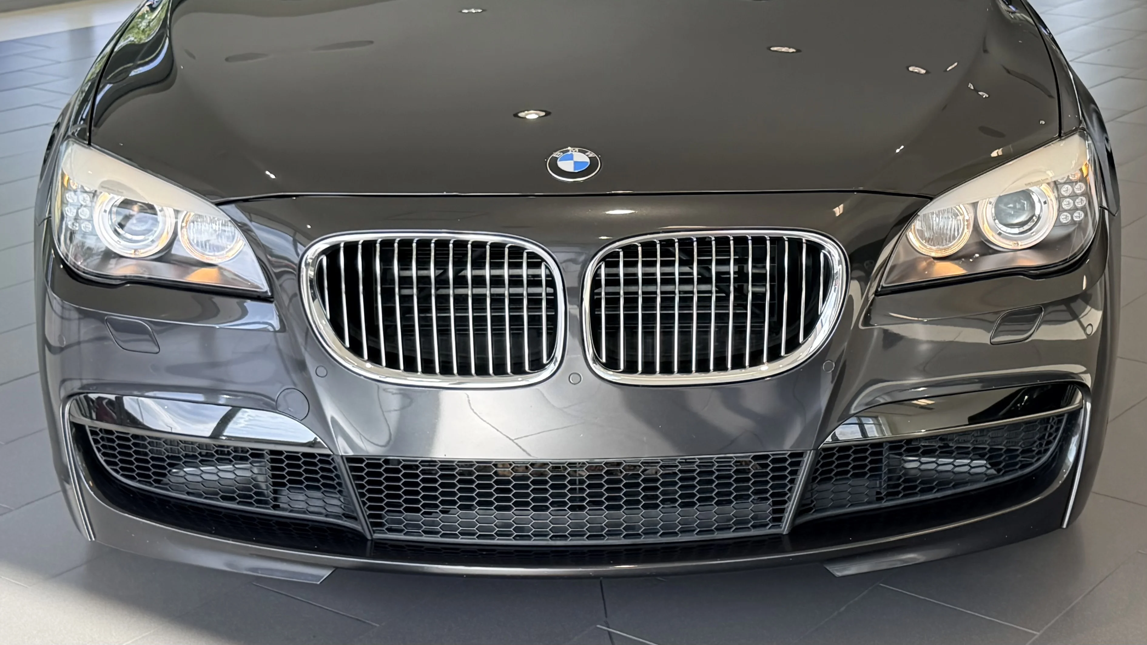 Used 2012 GRAY BMW 750i image 4