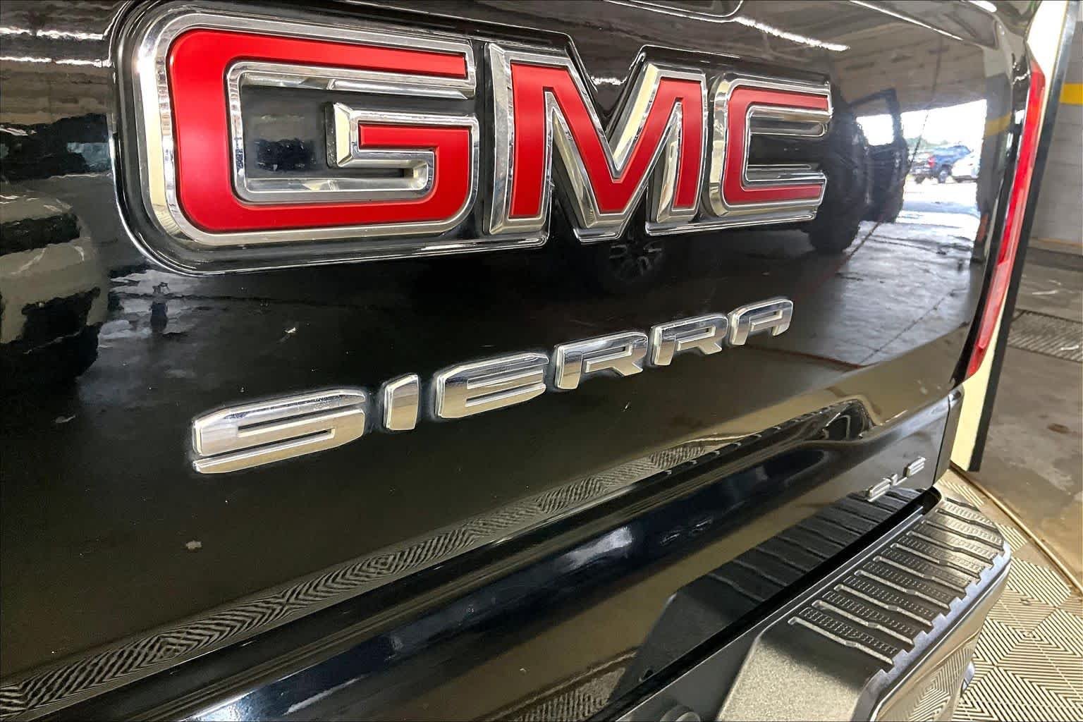 Used 2020 Onyx Black GMC SLE image 30