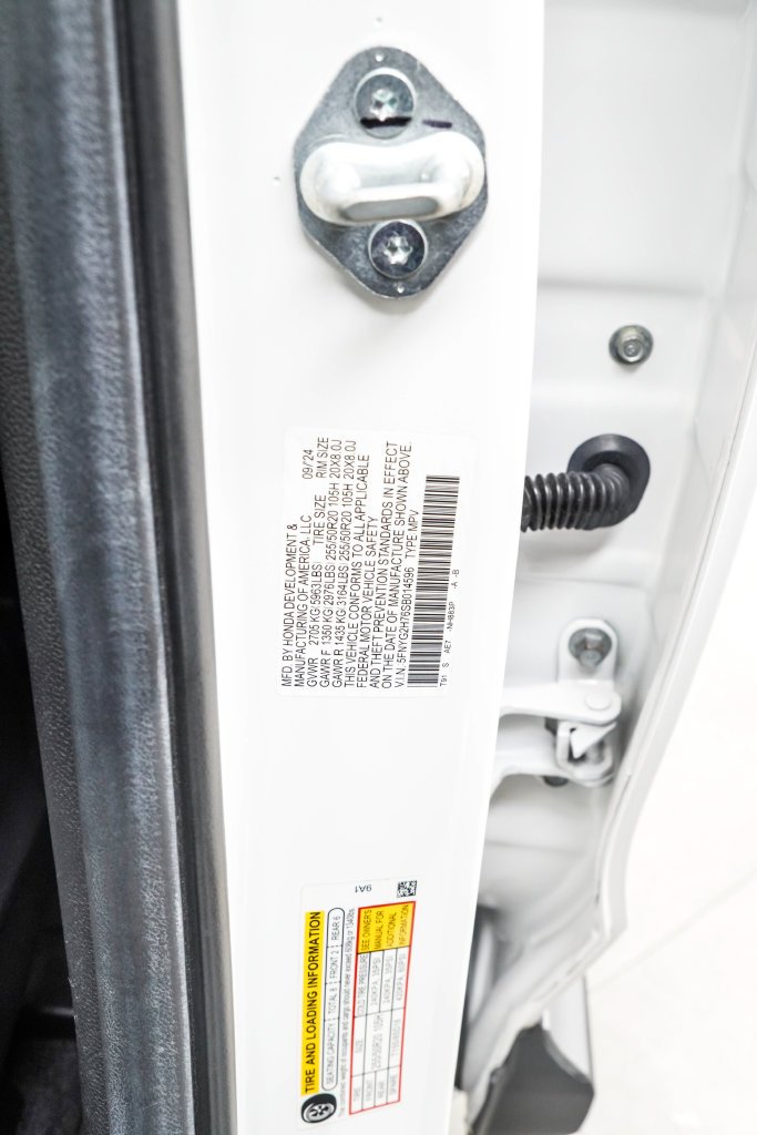 Used 2025 White Honda Touring image 3