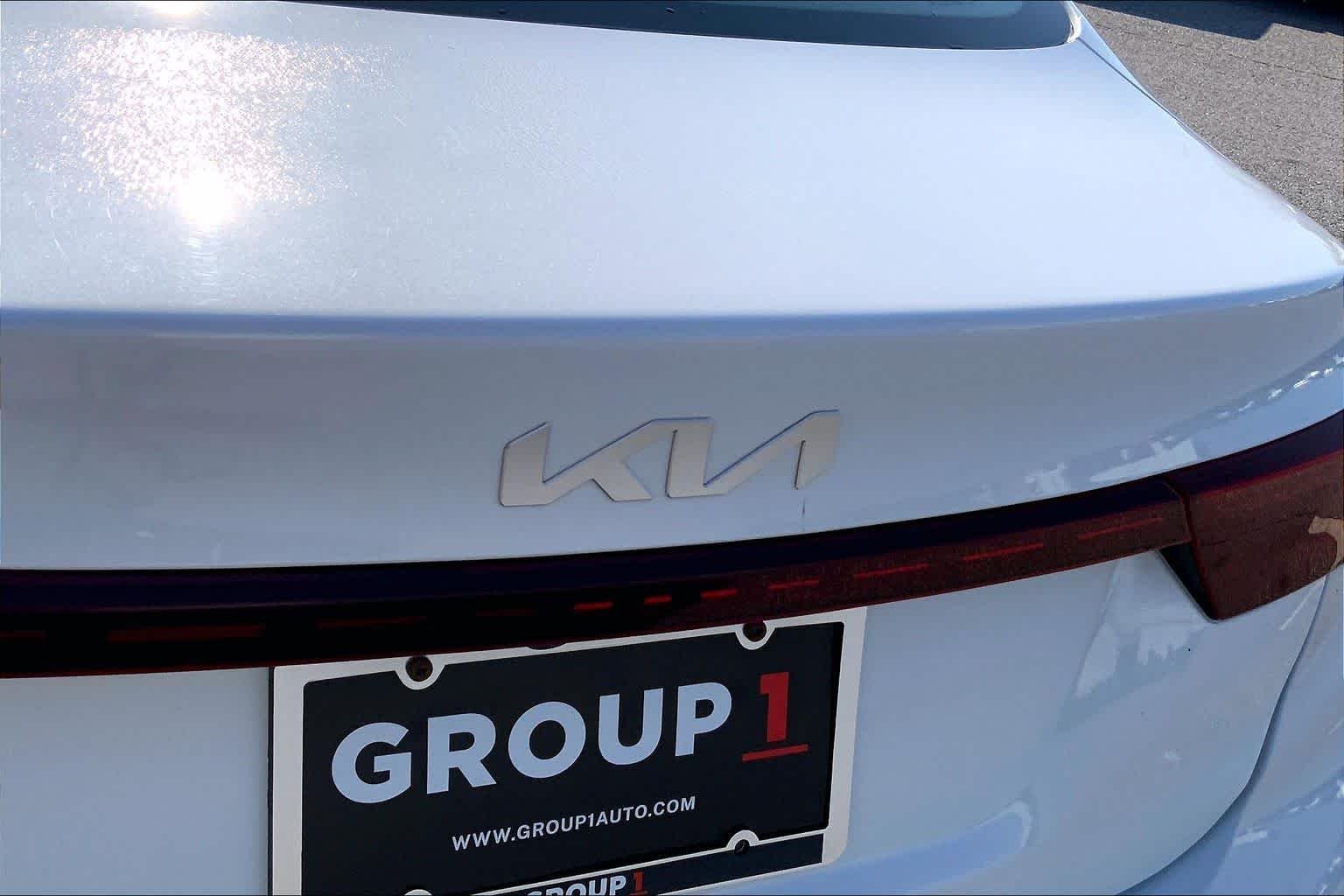 Used 2023 Snow White Pearl Kia LXS image 10