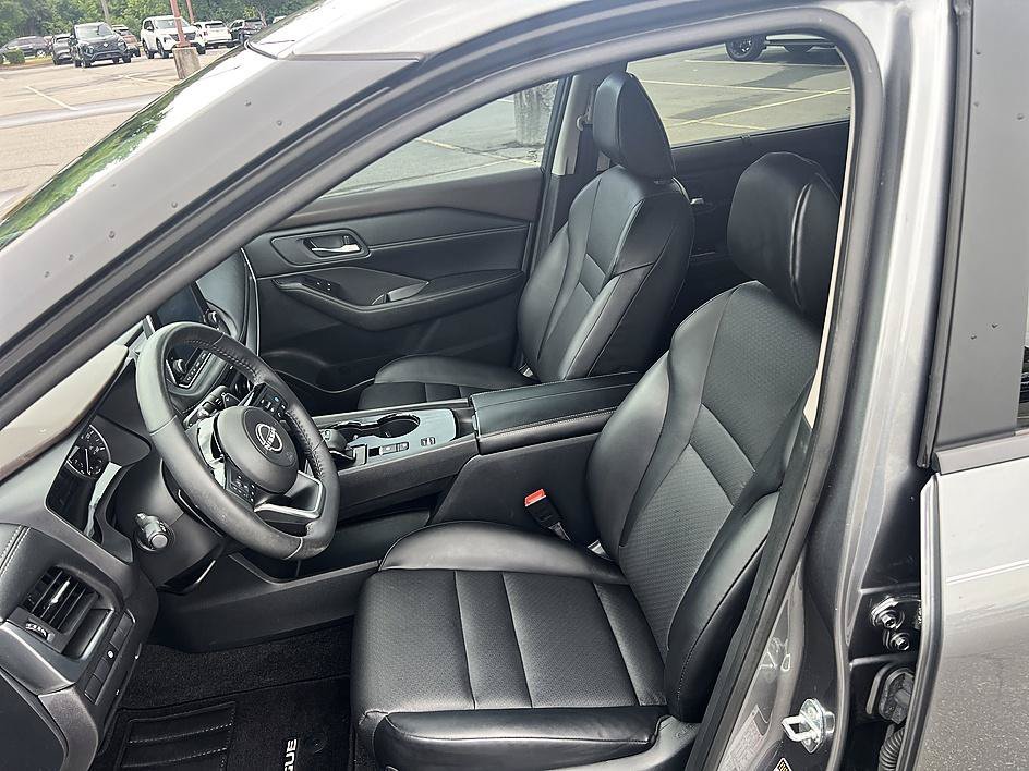 Used 2023 Gun Metallic Nissan SV image 13