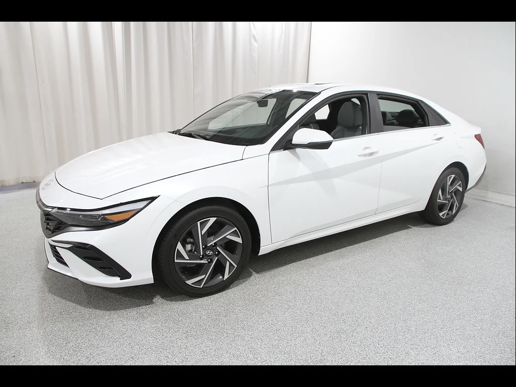 Used 2025 Serenity White Pearl Hyundai Limited image 3