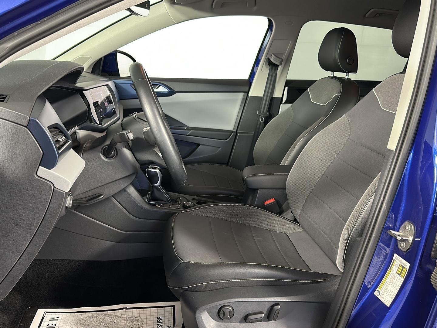 Used 2023 Dusk Blue Metallic Volkswagen SE image 7