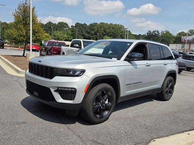 Used 2025 Silver Jeep Limited image 3