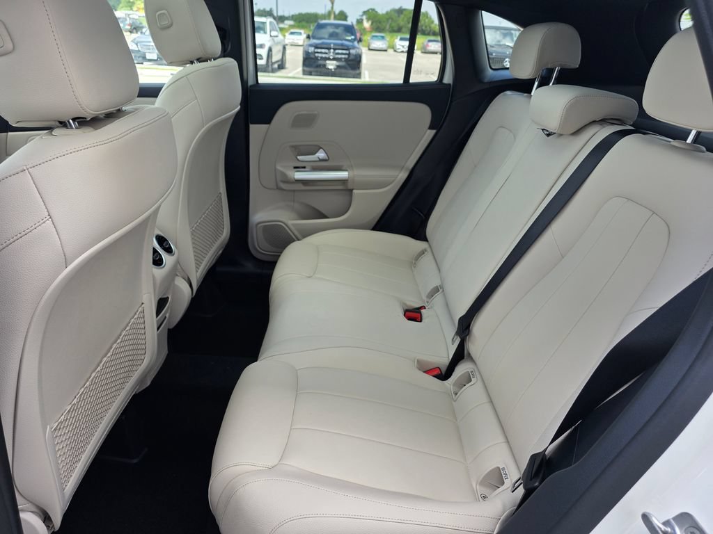 New 2026 Polar White Mercedes-Benz GLA 250 image 44