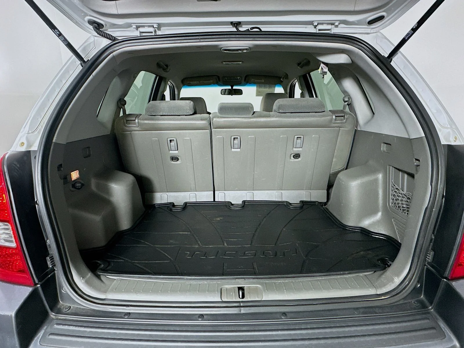 Used 2008 Silver Hyundai SE image 25