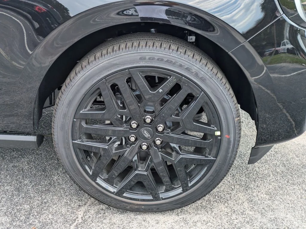 New 2026 Black Ford Platinum image 11