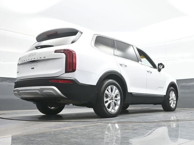 Used 2022 White Kia LX image 26