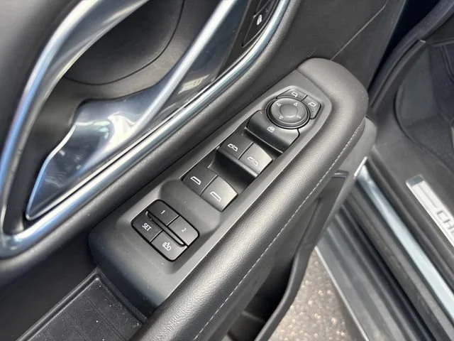 Used 2021 SHADOW GRAY METALLIC Chevrolet LT image 13