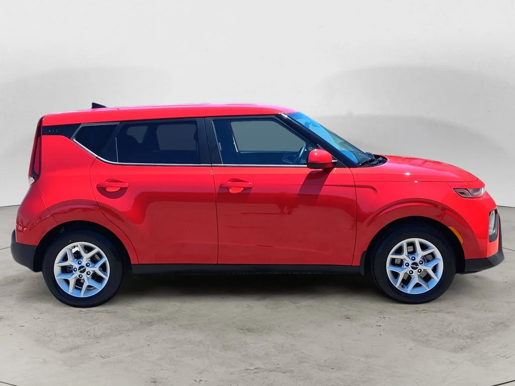 Used 2022 Red Kia LX image 6