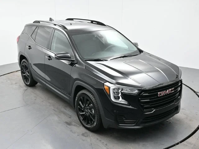 Used 2023 EBONY TWILIGHT METALLIC GMC SLE image 34
