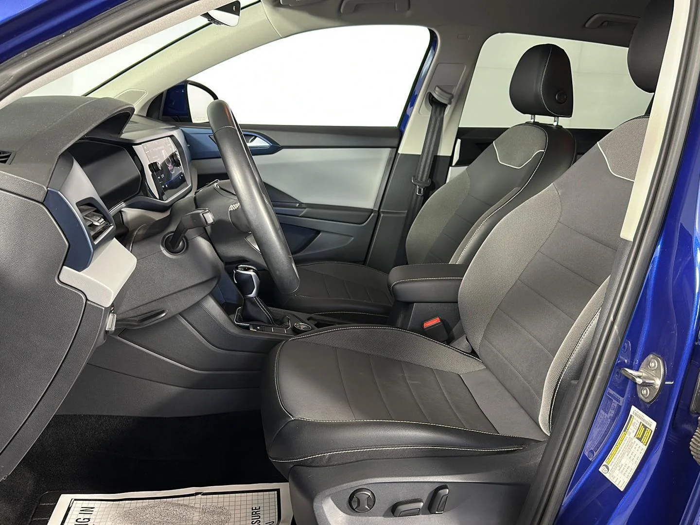 Used 2023 Dusk Blue Metallic Volkswagen SE image 7