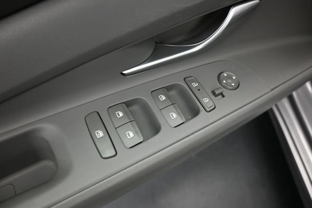 Used 2025 Silver Hyundai SEL Convenience image 13