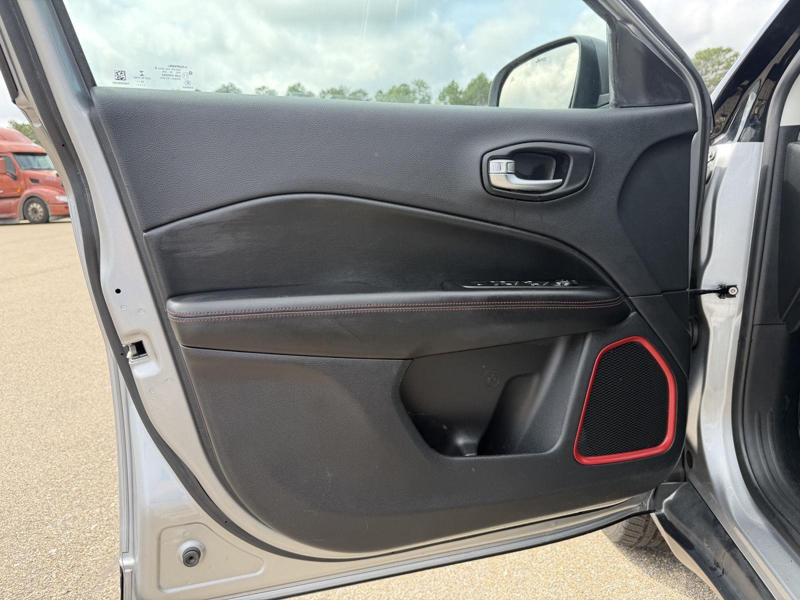Used 2021 Billet Silver Metallic Clearcoat Jeep Trailhawk image 15