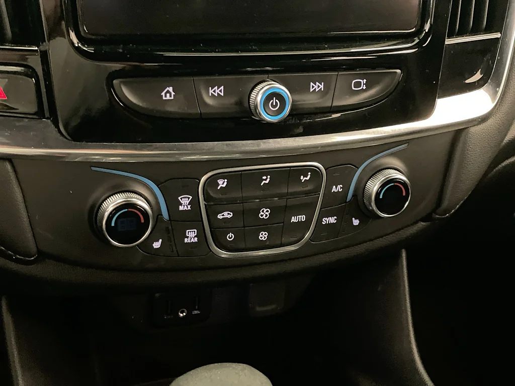 Used 2023 Mosaic Black Metallic Chevrolet LT Cloth image 18