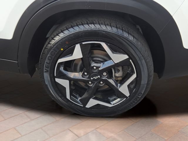 Used 2024 Snow White Pearl Kia EX image 27