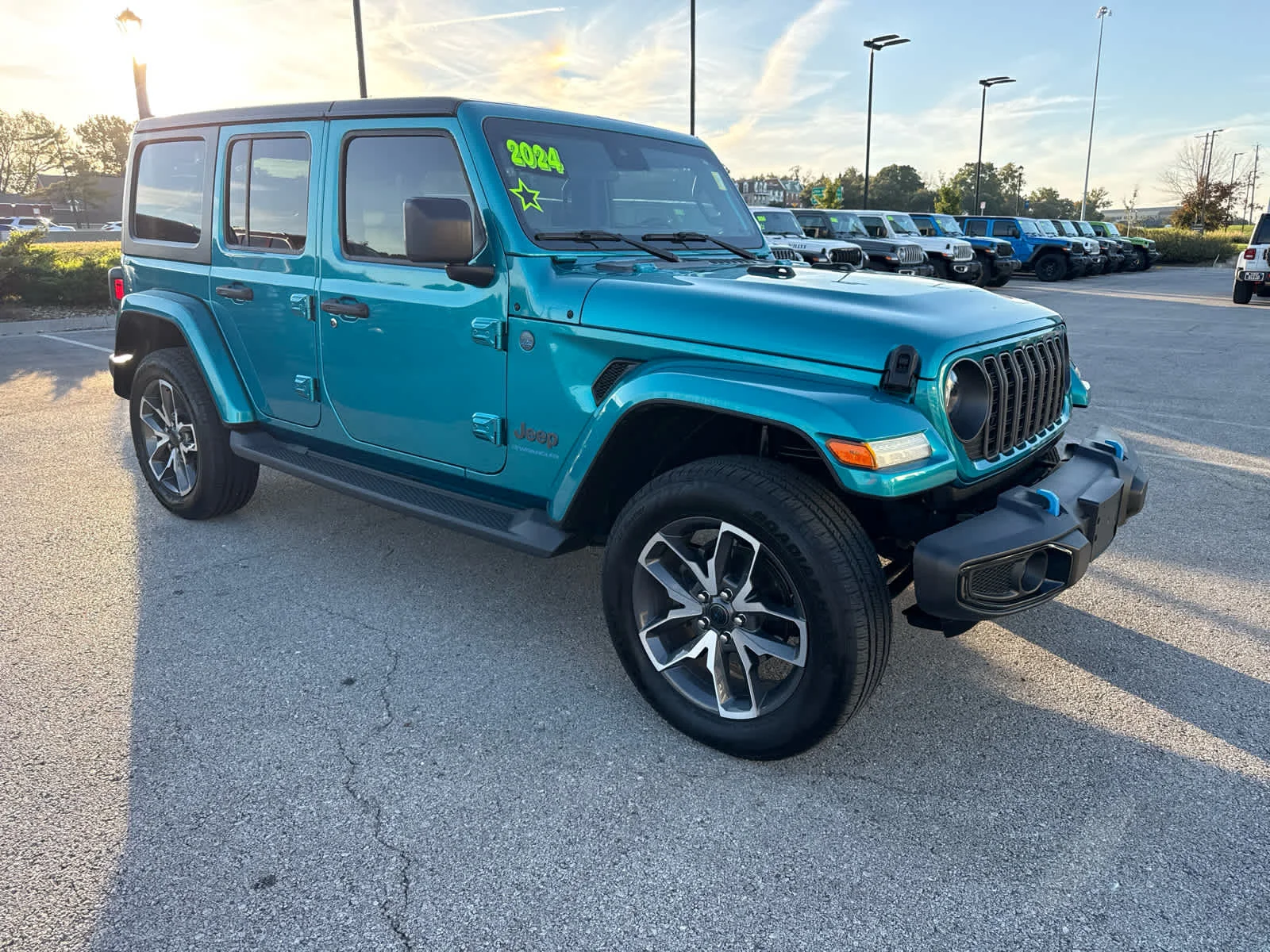 Used 2024 Bikini Pearl Coat Jeep Sport S image 3