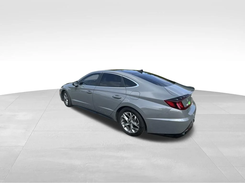 Used 2022 Gray Hyundai SEL image 9