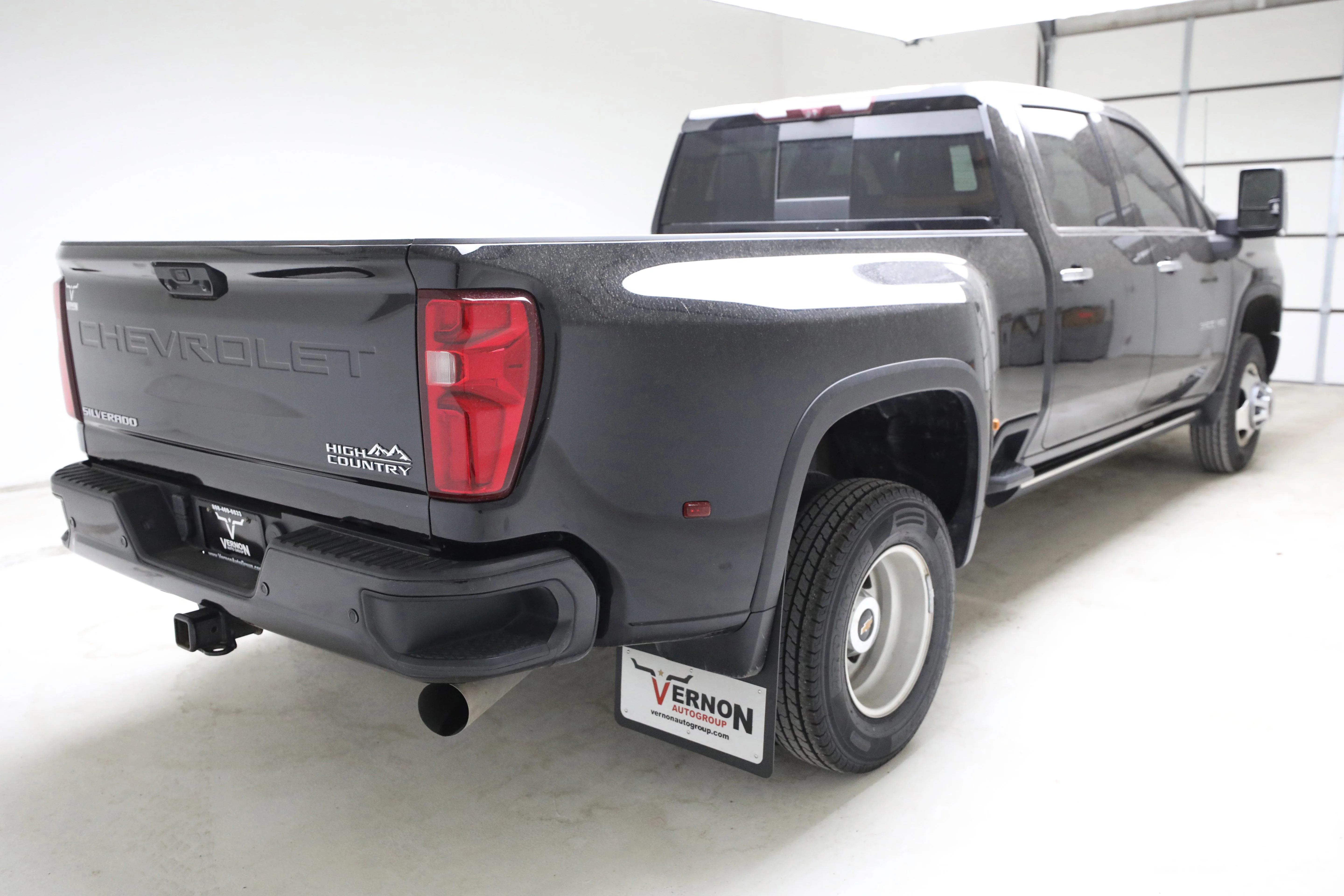 Pre-Owned 2023 Chevrolet Silverado 3500HD DRW High Country Crew Cab 4x4