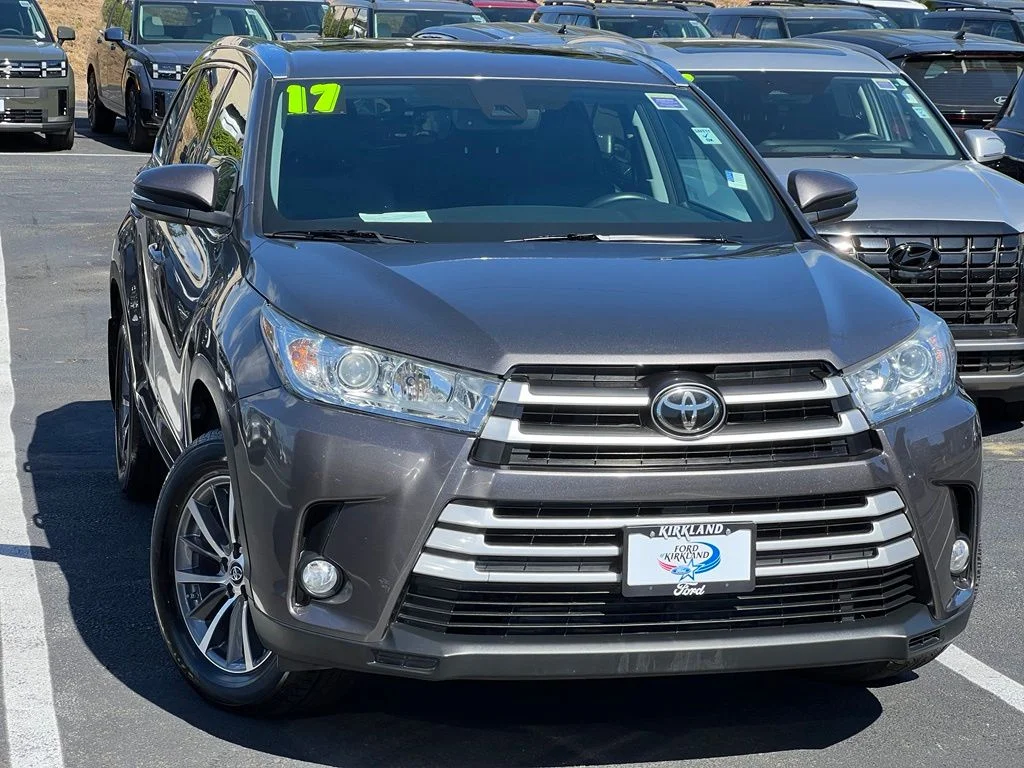 Used 2017 Predawn Gray Mica Toyota XLE image 1
