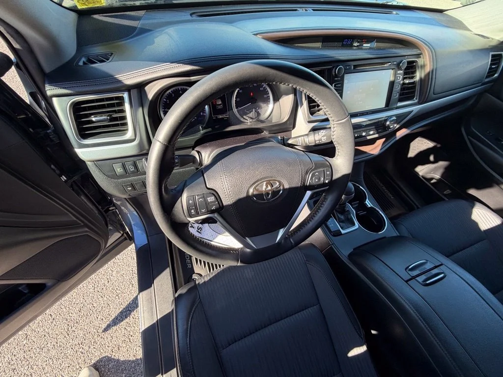 Used 2019 Blue Toyota LE Plus image 12