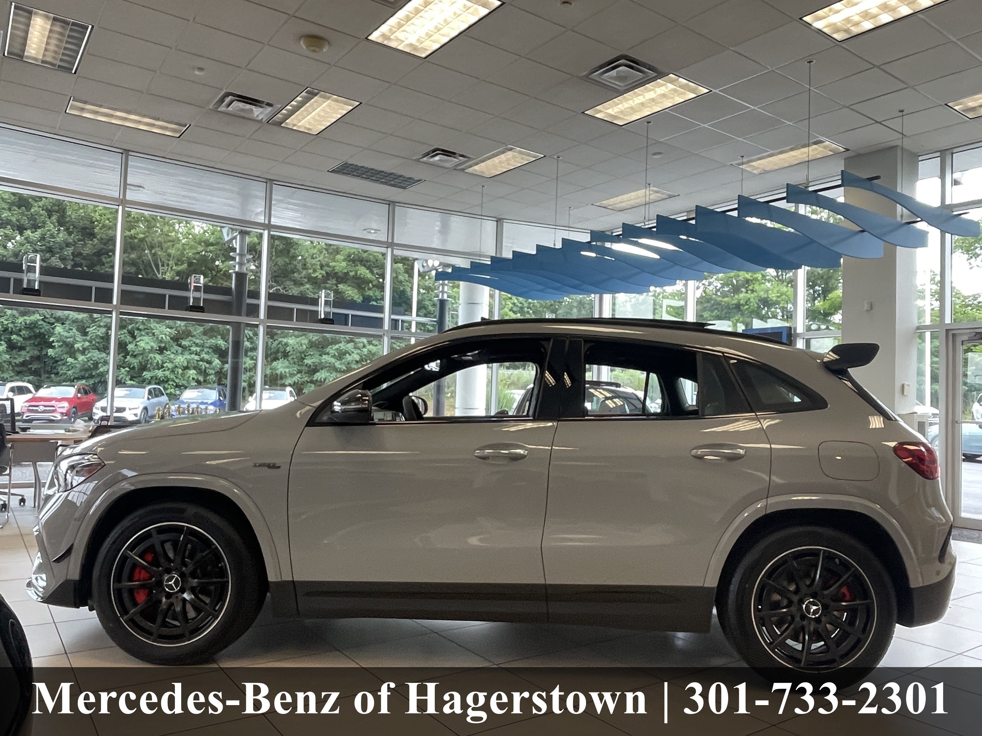 New 2026 MANUFAKTUR Alpine Grey Mercedes-Benz AMG® GLA 35 4MATIC SUV image 34