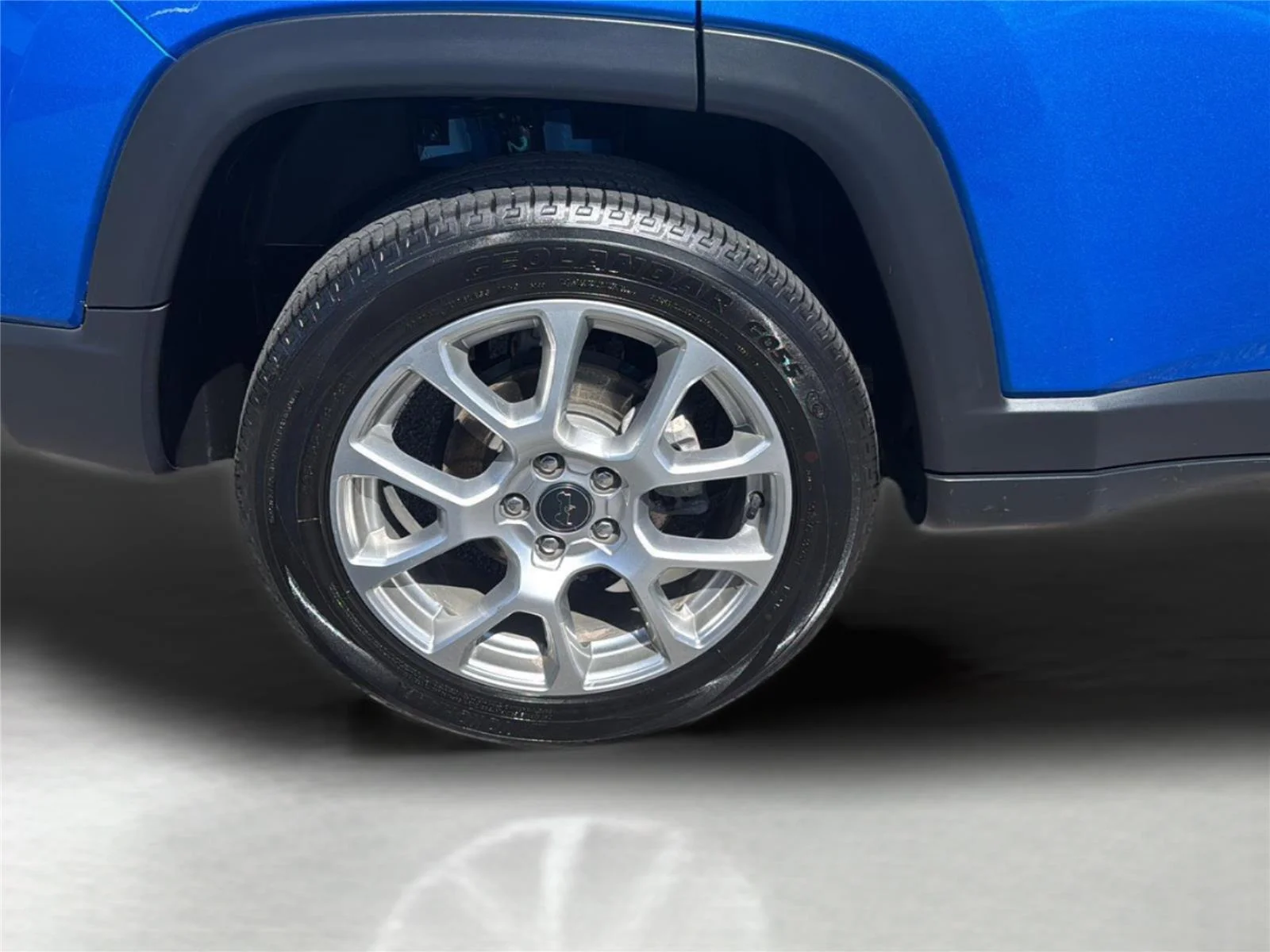 Used 2025 Hydro Blue Pearlcoat Jeep Limited image 25