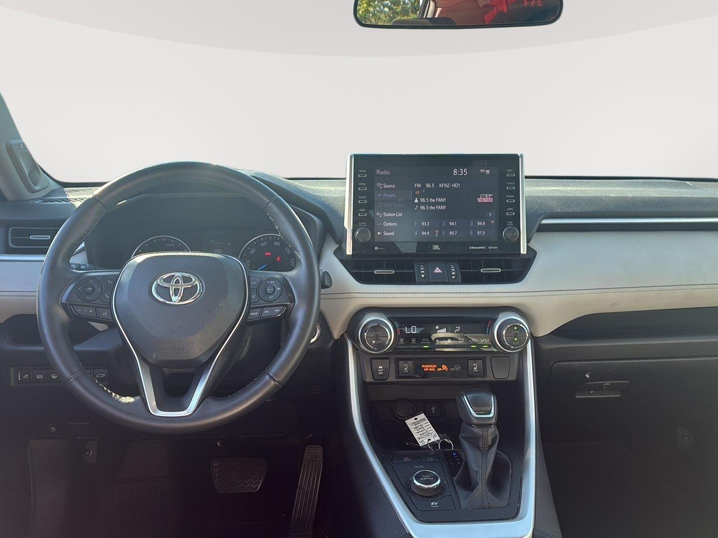 Used 2022 Magnetic Gray Metallic Toyota XLE Premium image 6