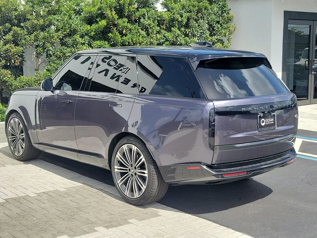 Used 2023 Gray Land Rover SE image 3