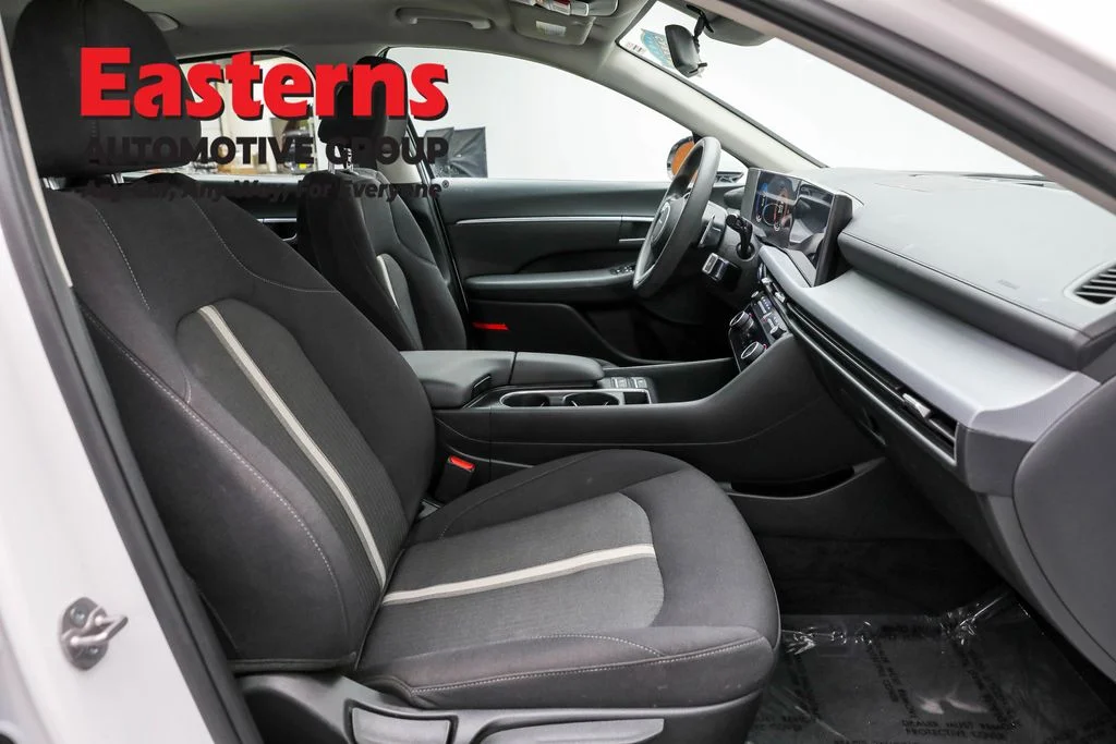Used 2024 White Hyundai SEL image 24