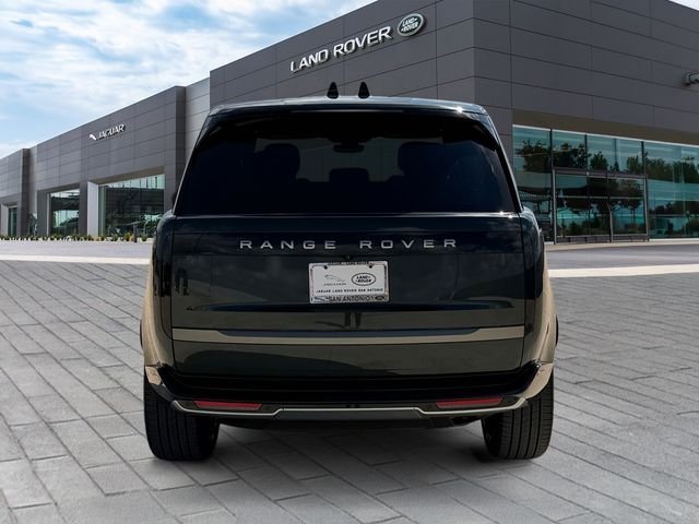 New 2026 Belgravia Green LAND ROVER SE image 4