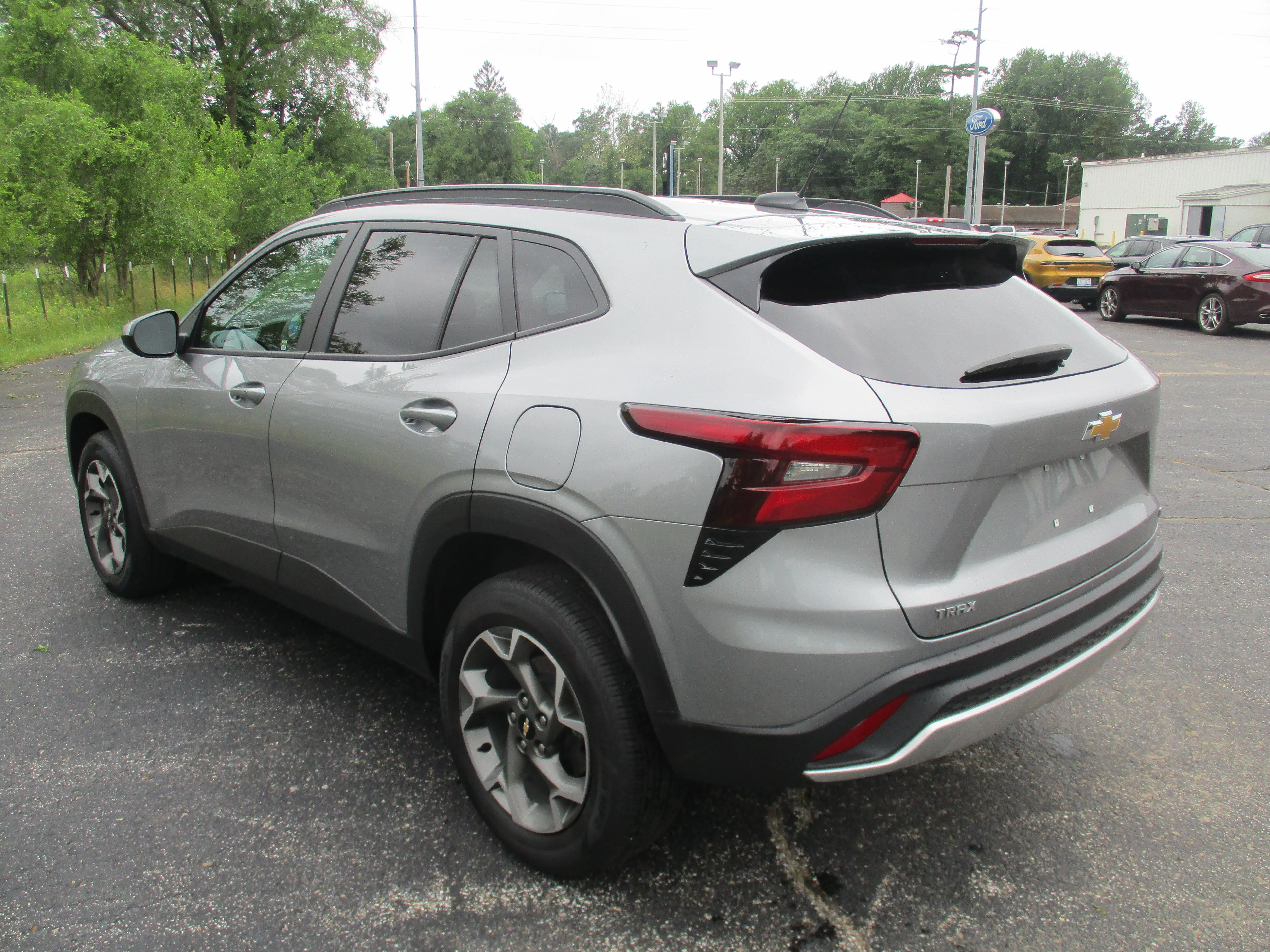 Used 2025 Sterling Gray Metallic Chevrolet LT FWD image 48