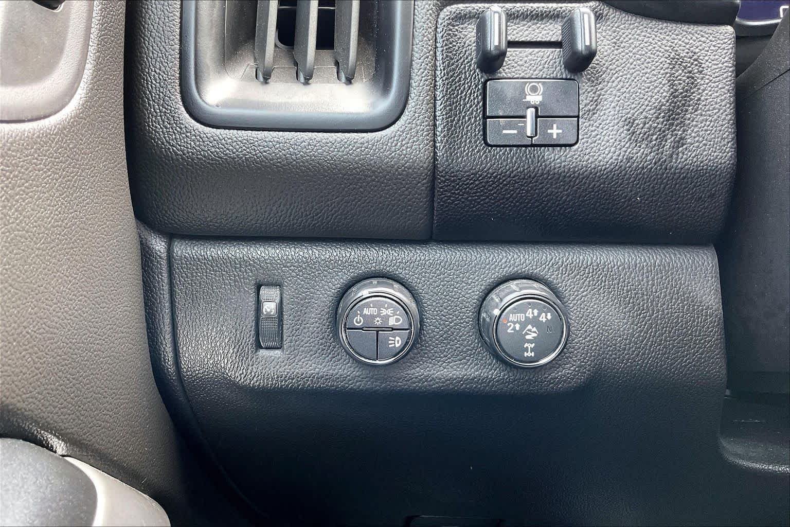 Used 2018 Summit White Chevrolet 4WD ZR2 image 32