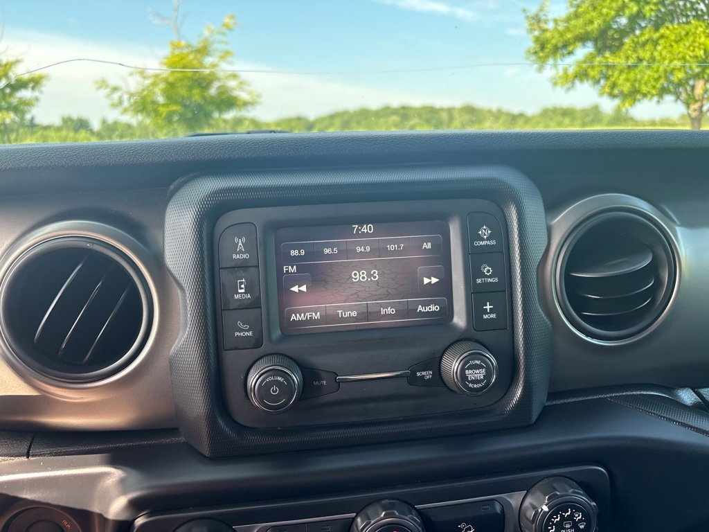 Used 2019 Silver Jeep Sport S image 17