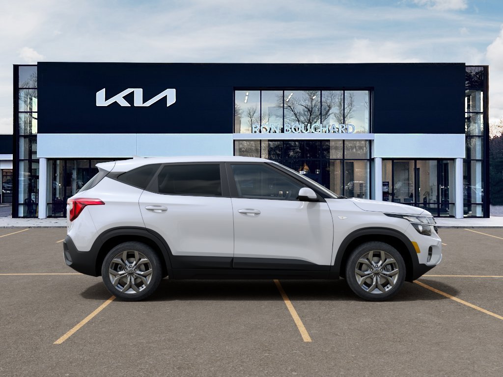 New 2026 Snow White Pearl Kia LX image 4