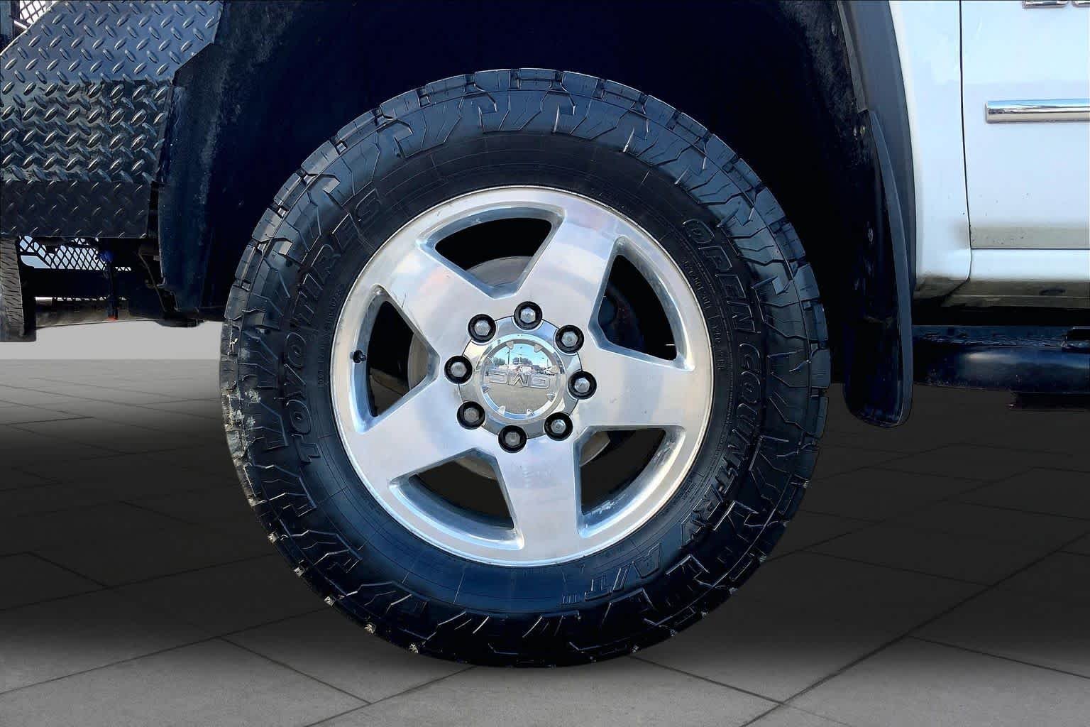 Used 2015 Summit White GMC Denali image 9