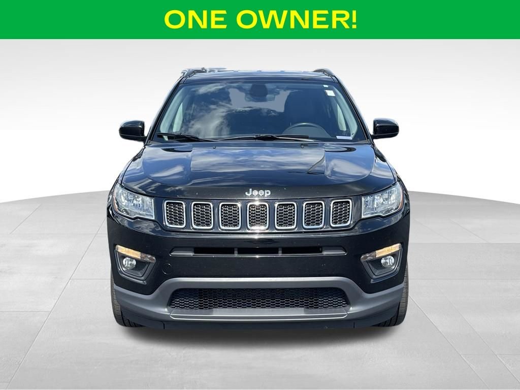Used 2021 Diamond Black Crystal Pearlcoat Jeep Latitude image 3