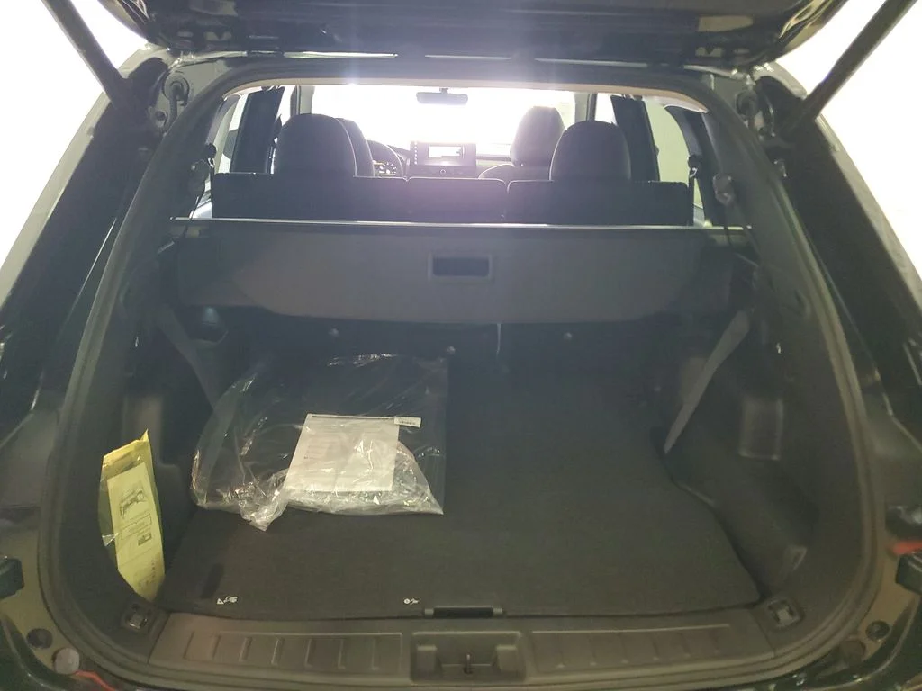 New 2026 Black Mitsubishi SEL image 10