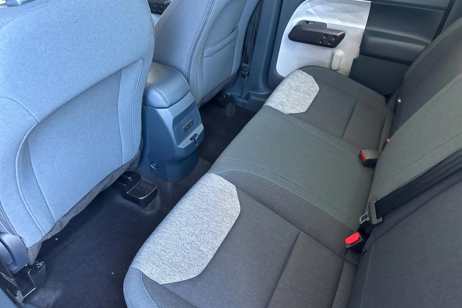 New 2026 Oxford White Ford XLT image 13