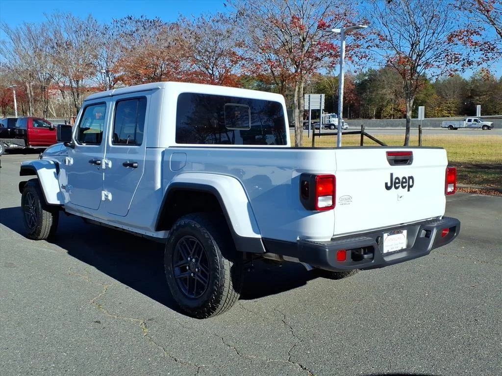 New 2026 Bright White Clear-Coat Exterior Paint Jeep Sport S image 17
