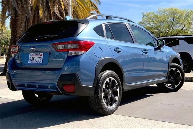 Used 2022 Horizon Blue Pearl Subaru Premium image 13